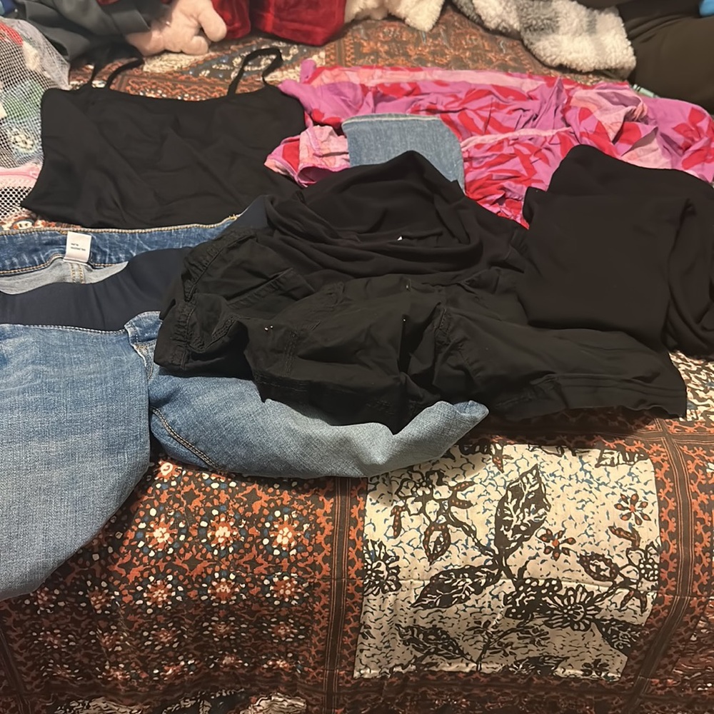 Maternity clothes in excellent condition